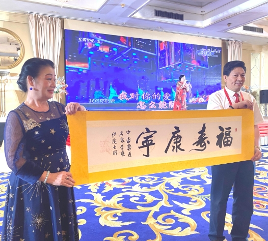 李乘伊院士曼谷论道 百年中医盛典擘画传承新篇
