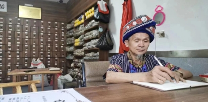 大医精诚 仁德为先 国庆专访著名苗医专家---周高清