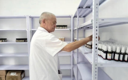 第九届中国医师节特别报道最美中医师罗鸣：岐黄仁心二十载 大医精诚护苍生